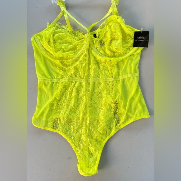 Leg Avenue Bright Yellow Lace Chemise - Picture 3 of 8